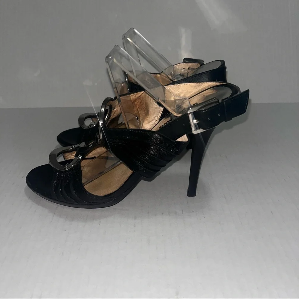 Michael KORS black leather heels size 6/5 Wide - Picture 4 of 5